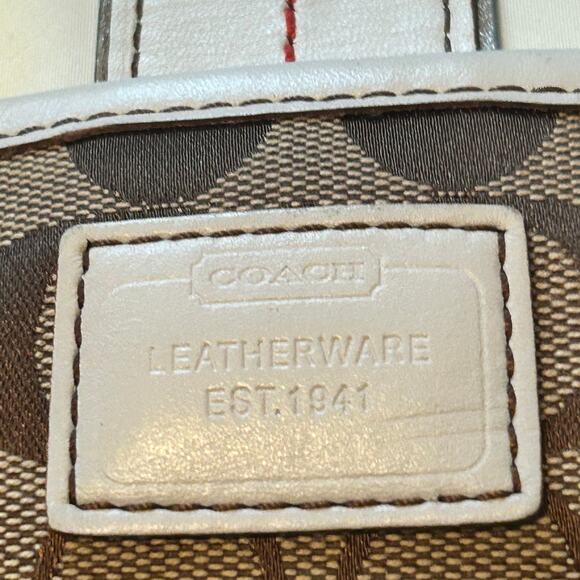 EUC Coach Crossbody Bag Rabbit Hare Trim Pockets Clean Perfect Size - Picture 4 of 5